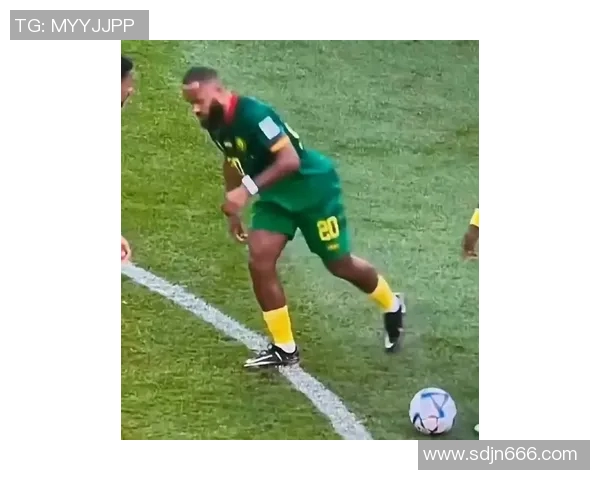 马赛克风格世界杯足球球星卡收藏热潮掀起足球迷新潮流